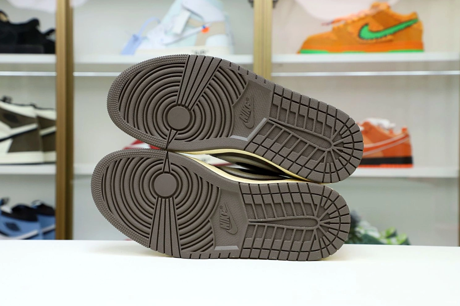 X TRAVIS 1 JORDAN OG AIR SCOTT REVERSE LOW MOCHA 1124